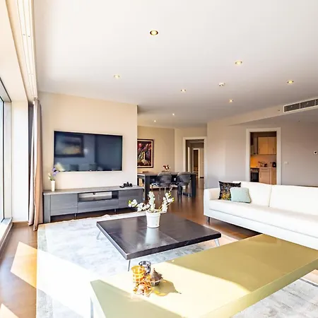 Elegant 3 Bdr With Pool, Gym & Parking *
