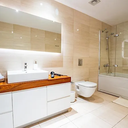 Elegant 3 Bdr With Pool, Gym & Parking Стамбул