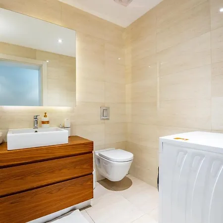 Апартаменты Elegant 3 Bdr With Pool, Gym & Parking