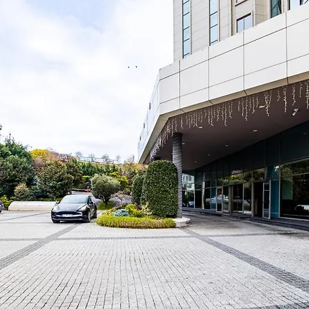 Апартаменты Elegant 3 Bdr With Pool, Gym & Parking
