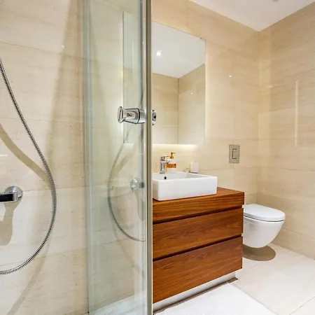 Elegant 3 Bdr With Pool, Gym & Parking Istanbul