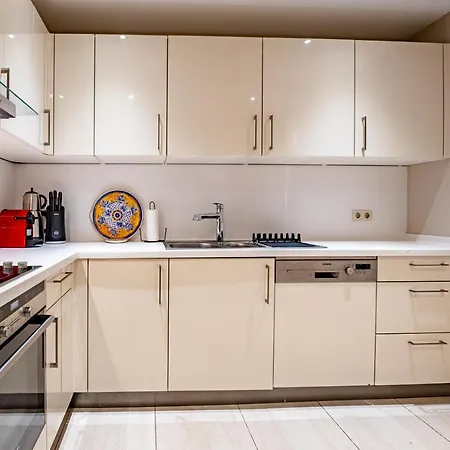 Elegant 3 Bdr With Pool, Gym & Parking * איסטמבול