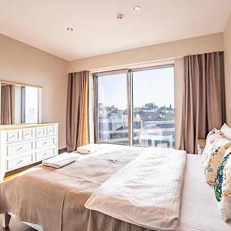 Elegant 3 Bdr With Pool, Gym & Parking