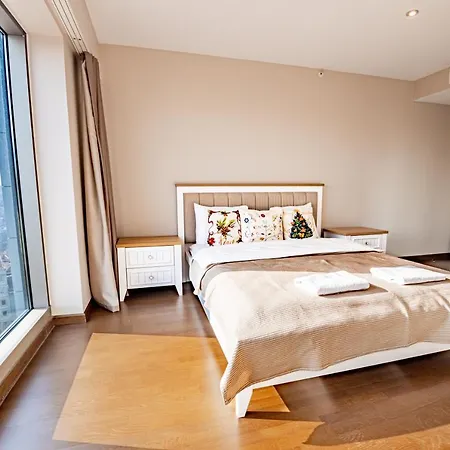 Elegant 3 Bdr With Pool, Gym & Parking דירה